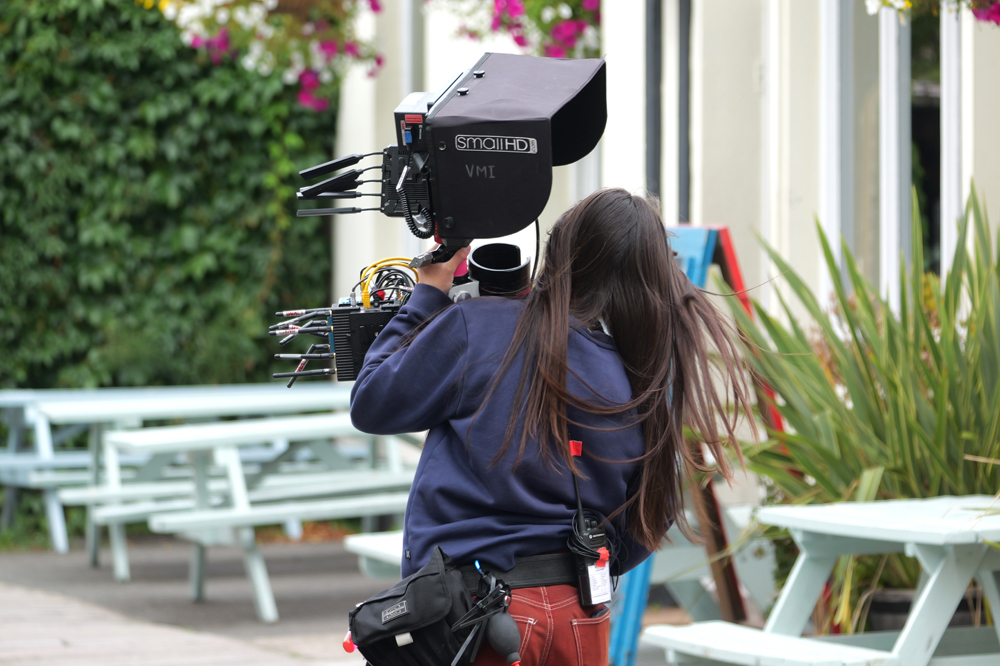 images/jane_2025/210825_P1190584_GirlCarryCamera1080r.jpg