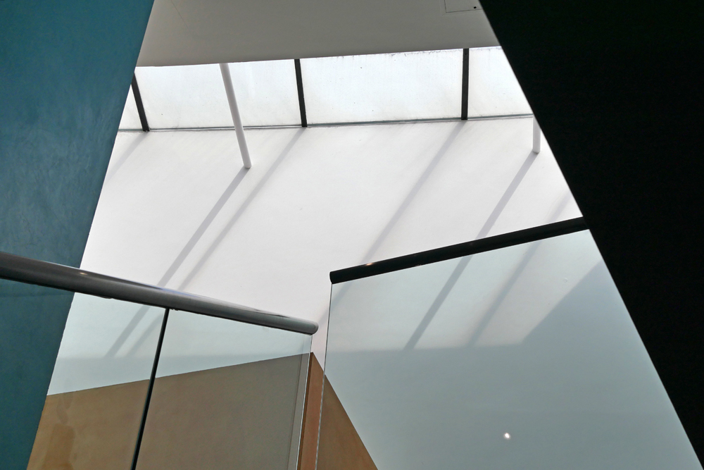 images/jane_2025/230825_P1018679_ShaddowsColoursStaircase1080r.jpg